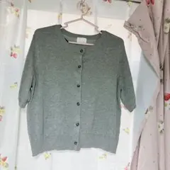 グレー ボタン付きカーディガン 半袖