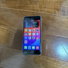 iPhoneSE2 SIMフリー ホワイト バッテリー容量82%