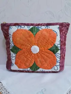 ハンドメイド　パッチワーク玉付きファスナーポーチ　はなみずき④