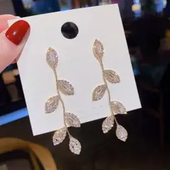 ❤️大人気❤️ リーフピアス ゴールド アクセサリー クリスタル ピアス 葉っぱ