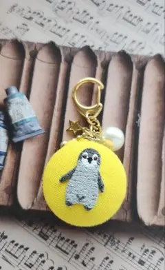 『ハンドメイド』ペンギンさんのマカロンポーチ　キーホルダー