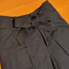 ユニクロ　リボン付き紺色ワイドパンツ　Mサイズ
