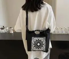 バンダナ柄 ブラック サコッシュバッグ