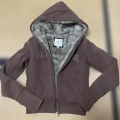 【Abercrombie】裏地ファージップアップパーカー