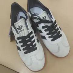 adidasガゼルGAZELLE スエード スニーカー ホワイト/ブラック