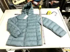 ユニクロ　ライトウォームパデットパーカー　150 新品、タグ付　★251c