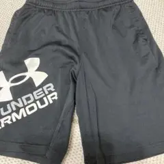 UNDER ARMOUR 黒 ハーフパンツ YLG