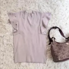 Noela ノエラ　上品　袖フリル ビジュー　フレンチ袖ニット　くすみピンク
