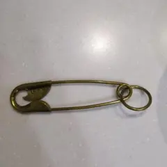 【レトロ】アンティーク　USA製 1925年 金属安全ピン型　キーホルダー