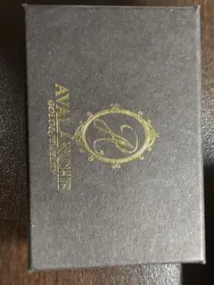 AVALANCHE クリスタルスタッドピアス（両耳） 箱付き　7mm