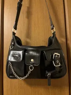 黒のショルダーバッグ