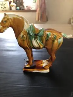 陶器製 馬の置物 茶色と緑 唐三彩 中国 美術 古都 風水 骨董品 古美術 焼物 唐三彩の馬の置物/中サイズ/中国/陶器/アンティーク | 骨董