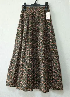新品　テチチ　フレアスカート ボタニカルダークカラー系