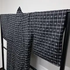 真田紬 黒地に格子柄の小紋 着物