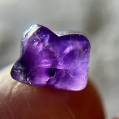 ピンクの照り 高品質 アメジスト 原石 4.25ct 天然石 金運 財運 恋愛運