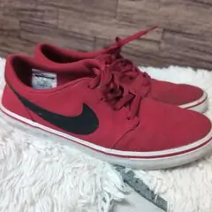 Nike SB レッド スニーカー