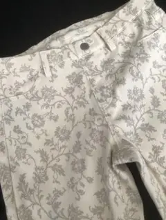 ユニクロ　フラワー柄 ストレッチジーンズ