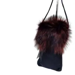 美品　タグ付き　レザーショルダーバッグ　チャイナラクーンファー付き　黒