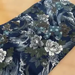 【8/18まで】ネイビー 波と花柄 綿プリント生地　108×100