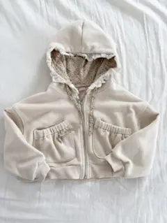 flo フード付きクリーム色パーカー size5