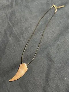 ウルフ 牙 ネックレス