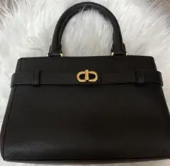CHARLES＆KEITH オブリエルメタリックアクセントベルトバッグ