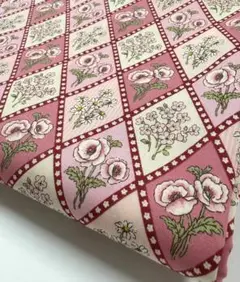 3000件突破感謝セール！ 生地　ひし形格子　花柄　ピンクCOTTON こばやし