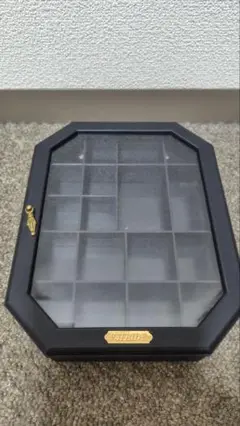 壁かけコレクションボックス　ガラス扉　VSTRIDE