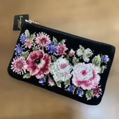 アーンジヨー　チャーム付きポーチ
