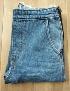 最終値下げになります！美品！ リーバイス リメイク テーパードデニム