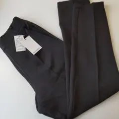新品 未使用 moment＋センタープレス スラックスパンツ