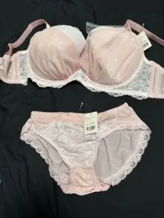 【未使用】ピンク レース ブラジャーショーツセット【I85】
