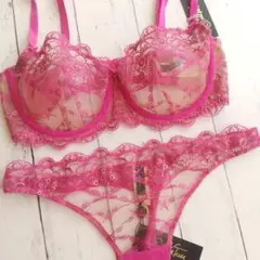 《Dita Von Teese》Yvonne　UK34Dセット(UK32DD有）