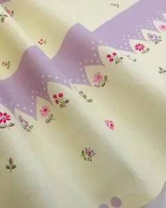 YUWA生地　小花のスカラップ柄　アイボリー×パープル