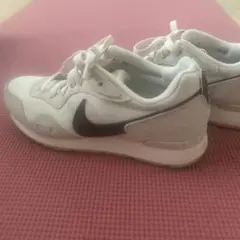 Nike ホワイト スニーカー