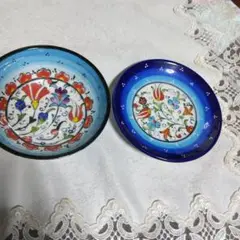青と白の手描き花模様皿セット