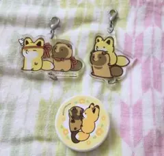 タヌキとキツネ　アクリルキーホルダー　ジッパーバイト