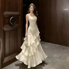 新品✨️優雅なドレープデザインの上品ティアードドレス白✨️ウェディング