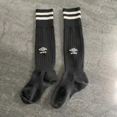 umbro サッカーソックス 黒 ストライプ　15cm-17cm