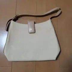 肩掛け ハンドバッグ ベージュ