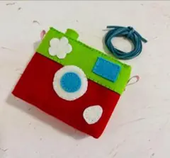 フェルトカメラ　いちご