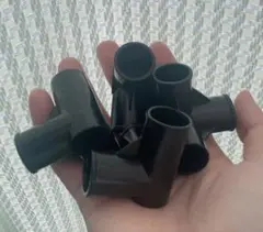 黒のプラスチック製接続部品（コネクター）4点