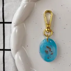 【世界に1つの】しずくブルーの海チャーム(レジン)