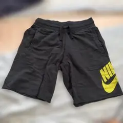 NIKE 黒 ショートパンツ