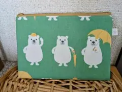 くまポーチ（グリーン）少し難あり ※最後までお読み下さい