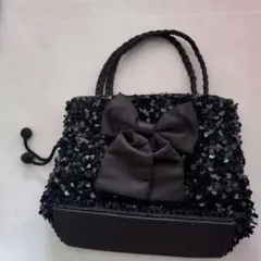 TO BE CHIC 黒 ビーズ装飾 リボン付き ハンドバッグ