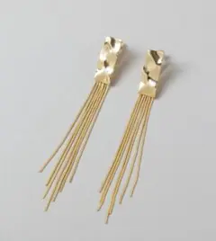 未使用【HARE】チェーンフリンジイヤリング　ゴールド