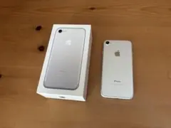 Apple iPhone 7 シルバー 本体と箱付き