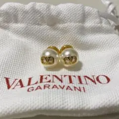 VALENTINO Vロゴ シグネチャー メタル x パールビーズ ピアス
