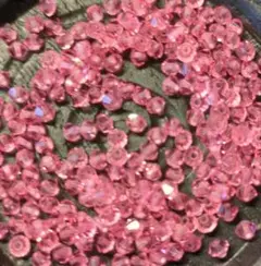 ㉝スワロフスキー5301『ROSE』３㍉ 8g　 260個以上